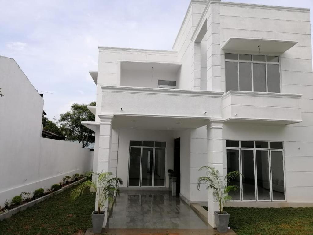 Vidushi Home Minuwangoda Exterior photo